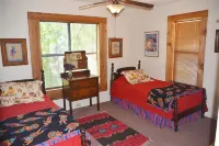 SPECTACULAR LODGE ON PRIVATE RANCH. PERFECT FOR SMALL AND LARGE GATHERINGS! - Swimmingpools