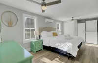 Chic Johns Island Cottage w/ King Bed+Smart TVs! - Homestays