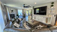 Cozy, Beautiful, Lovely Home Away from Home, Your Perfect Family Reunion Retreat - 무료 와이파이