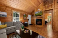 Cozy Cabin, 10 minutes to downtown Gatlinburg! - شاليه