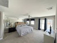 Unbeatable location - 4 houses to beach, 5BR, 3BA, walkability! - 욕조