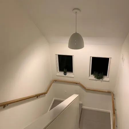 A second floor apartment with en-suite near UNE, Southern Maine beach’s.