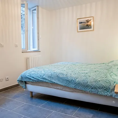 Superb apartment (3pers) air-conditioned, quiet, ideal location in town center