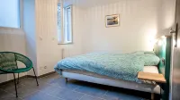 Superb apartment (3pers) air-conditioned, quiet, ideal location in town center