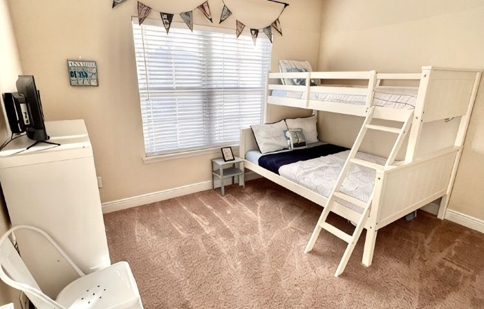Coastal Getaway near Pensacola beach, Downtown & NAS + walk to bayou & marinas