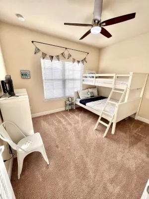 Coastal Getaway near Pensacola beach, Downtown & NAS + walk to bayou & marinas