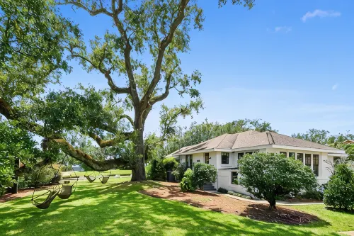 Charming Cottage & Guest House 1 Block to Beach with Oaks and water views - Boutique