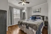 Tulsa Getaway w/Pergola-Grill-TV's & Personal AC/Heater in Every Bedroom