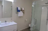Modern Oakura Accomodation right in the village のホテル