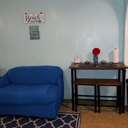 Beautiful Apartment w- gorgeous expansive views, beautiful fruit trees & gardens Отели в г. Нортсайд