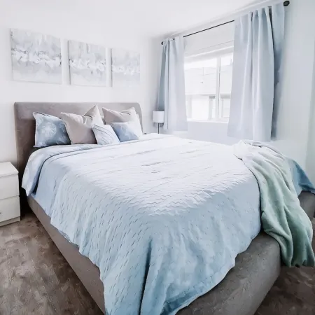Quiet, above-garage suite in Royal Bay