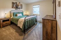 Yellowstone Retreat Rentals U2: two blocks from Yellowstone!