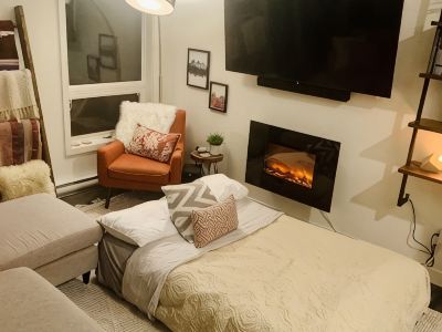 Hot Tub, 3 min to Resort, Fully Stocked Kitchen Complimentary Local Coffee