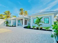 Blessing on the Bay - Brand New 4 bedroom Luxury Beachfront house -  Ferienhäuser