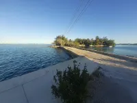 Private Island w Causeway to Town, 2 Bedroom, 2 bathroom, Full kitchen, Sleeps 6 - Apartment