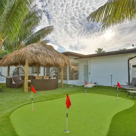 Huge Cove Home w Tiki and Spa+ Bikes, Minutes to Ocean