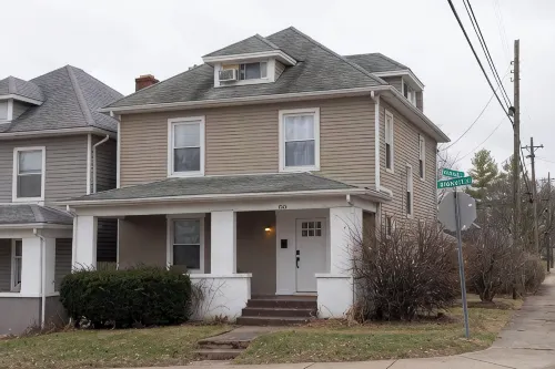 Big 3-Story Home, Walk to Campus. - 4-Star