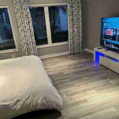 Waterfront-4BR+3B Intercoastal,Pool,Dock,Beach,parking Rooms