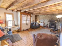 A Comfy Cozy Cottage on Clowney - Homestays