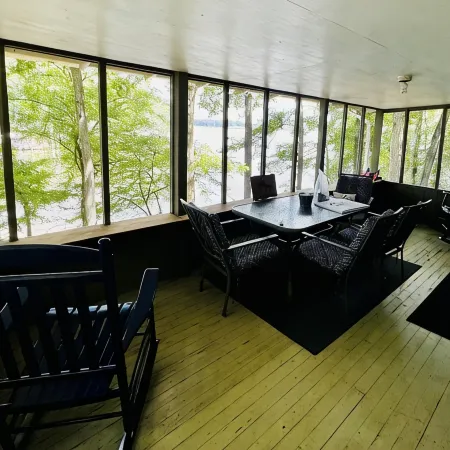 Cozy Cabin with Screened Porch and Fishing Dock on Lake D'Arbonne