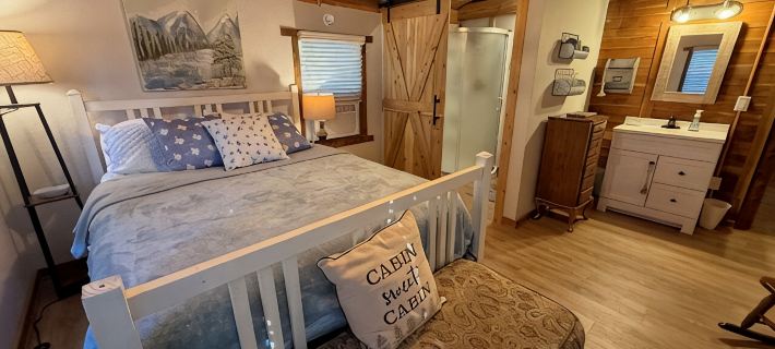 Relaxing 2-bedroom cabin on Lake Jean Hotels in Fayette County