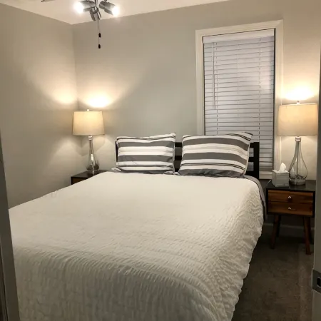 Skots Villa Upper East. Centrally Located Near Sanford Medical Center & Midco.