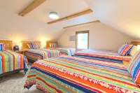 Lakefront • Hot Tub • Walk to Beach & Downtown - Wifi