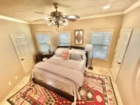 Secluded Whoop Acre Ranch Sleeps 25-Loaded with Entertainment - ブティック