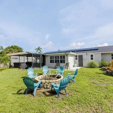 Close to the Beach and 5th Ave! Fun Naples Peaceful Getaway 4U!