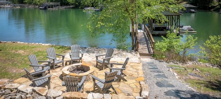 Lake James Retreat: Large Private Lakefront Home Hotels in Берк