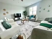 Spacious 5BD 5.5BA house in the Heart of Richmond - บังกะโล