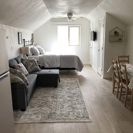 Studio apartment on the banks of Yellowstone River