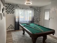 Downtown oasis.. Abundance of Entertainment & Amenities • Hot Tub • King Bed• - 4-نجوم