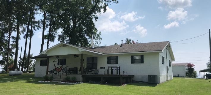 Lake Front Home in Quiet Neighborhood & Mins Away from Boat Launch and Amenities Hotels in Sabine Parish
