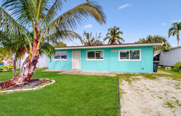 Kid-Friendly Beachy House Off Sanibel&FM Beach!