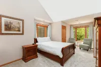 Private 3Br/2BA Territory Home Nestled in the Trees - Stonecrest - 4 estrellas