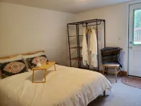 Welcome to ZenFrieda. Escape to the country and enjoy our sauna/cold tub area! - 3-Star