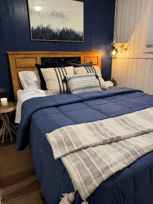 Charming Renovated  Cabin with a Cottage vibe.  Thus "The Cabbage" - Chalets