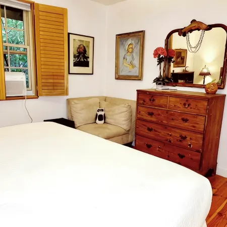 In Town, Yet Wooded - Cozy 2Br Cabin in Mentone
