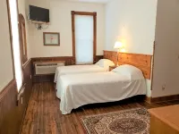 Historic Hardware Inn with River Views: Suite 200 - 3-Star