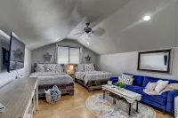 Comfy apartment on acreage, sleeps 2 - de charme