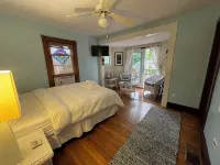 Oak Bluff's Victorian Walk to Town & Beaches - balcony