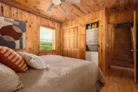 Pet Friendly NC Cabin with Beautiful Views and Hot Tub near West Jefferson. - Chalets