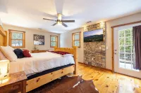 A Charming Chalet with Hot Tub 1 Mile to Mt. Snow - Chalets