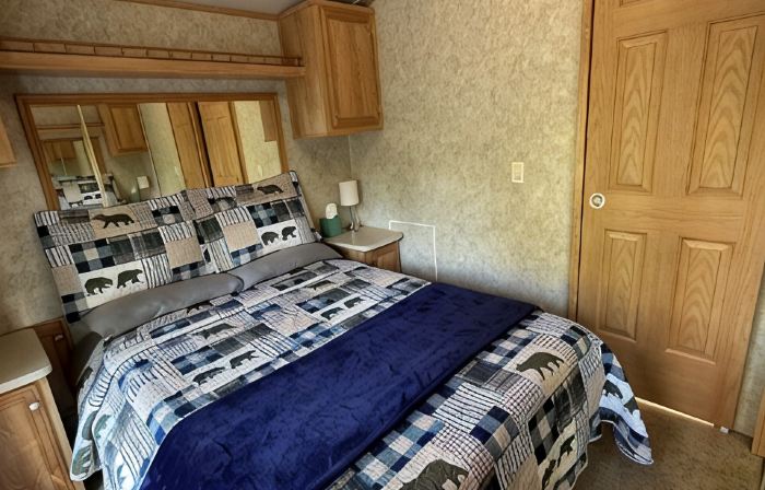 Cozy Park Model minutes from many of UPs popular attractions & UTV/ATV Snow Trls