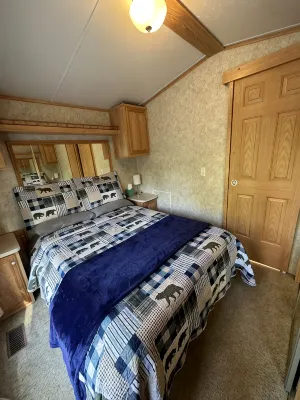 Cozy Park Model minutes from many of UPs popular attractions & UTV/ATV Snow Trls - 2-Star