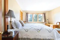 SkyMountain Lodge with Hot Tub and Infrared Sauna - Chalets