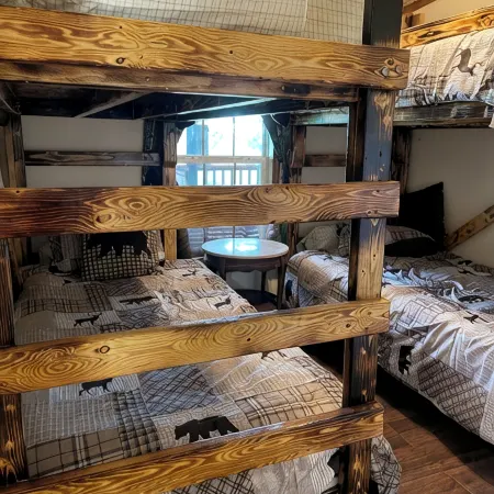 The Bears Den is a quiet cabin 30 miles from Gatlinburg and Pigeon Forge, TN.