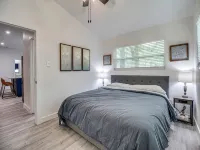 Lakeside Cabin Newly Remodeled .4Mile to Boat Ramp with Boat Parking and Kayaks. - Chalets