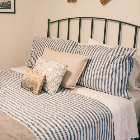 NEW MaineStay Cottage #3 Full Kitchen + Fireplace in Hampden/Bangor
